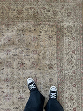 Load image into Gallery viewer, Vintage Turkish 7’4” x 10’11”