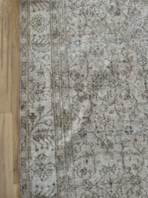 Load image into Gallery viewer, Vintage Turkish 7’ x 10’7”
