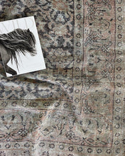 Load image into Gallery viewer, Designer Area Rug #135 8’1” x 10’8”