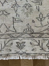 Load image into Gallery viewer, Vintage Turkish 5’9” x 9’3”