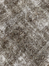Load image into Gallery viewer, Antique Small Area Rug 5’10” x 7’10”