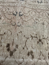 Load image into Gallery viewer, {ON HOLD} Vintage Kayseri 9’10” x 14’