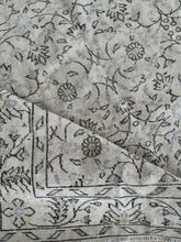 Load image into Gallery viewer, Vintage Turkish 5’6”x 9’4”