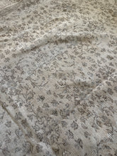 Load image into Gallery viewer, Vintage Turkish Area Rug 9’8” x 13’7”