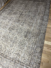 Load image into Gallery viewer, Vintage Turkish Area Rug 6’6” x 9’11’