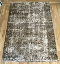 Load image into Gallery viewer, Antique Small Area Rug 5’10” x 7’10”