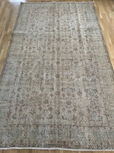 Load image into Gallery viewer, Vintage Turkish 5’7” x 9’5”