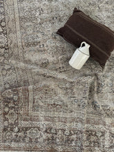 Load image into Gallery viewer, Antique Mahal