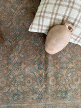 Load image into Gallery viewer, Vintage Mahal 9’8” x 12’8”