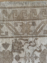 Load image into Gallery viewer, Vintage Kurdish 4’6” x 6’2”