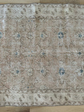 Load image into Gallery viewer, Vintage Turkish 3’ x 11’3”