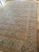 Load image into Gallery viewer, Vintage Mahal 7’9” x 11’