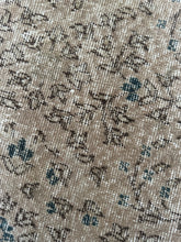 Load image into Gallery viewer, Vintage Turkish 6’11” x 10’2”