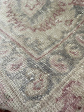 Load image into Gallery viewer, Vintage Turkish Rug 8’ x 11’5”