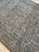 Load image into Gallery viewer, Vintage Kirman 7’9” x 10’4”