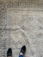 Load image into Gallery viewer, Vintage Turkish Area Rug 6’10” x 10’7”