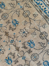 Load image into Gallery viewer, Vintage Turkish 3’3” x 11’4”