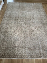 Load image into Gallery viewer, Vintage Turkish 6’11” x 9’7”