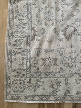 Load image into Gallery viewer, Vintage Turkish 5’8” x 8’11”