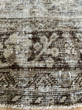 Load image into Gallery viewer, Antique Mahal 9’2” x 11’5”