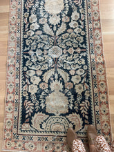 Load image into Gallery viewer, Vintage small runner 3’2” x 6’3”