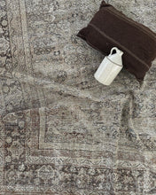 Load image into Gallery viewer, Antique Mahal