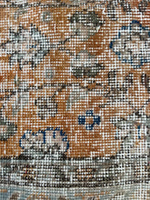 Load image into Gallery viewer, Vintage Turkish Rug 7’ x 10’6”