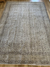 Load image into Gallery viewer, Vintage Turkish 6’11” x 10’1”