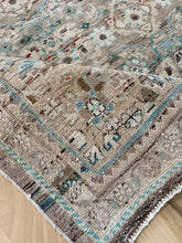 Load image into Gallery viewer, Vintage Floral Mahal 7’ x 10’3”