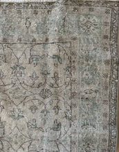 Load image into Gallery viewer, Vintage Turkish 5’7” x 9’5”