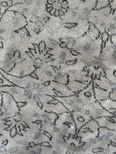 Load image into Gallery viewer, Vintage Turkish 5’6”x 9’4”