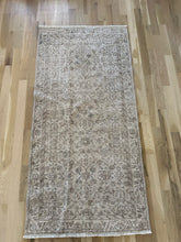 Load image into Gallery viewer, Vintage Turkish 3’2” x 7’7”