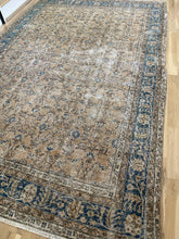 Load image into Gallery viewer, Vintage Turkish Rug 6’9” x 10’4”