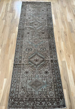 Load image into Gallery viewer, Antique Heriz 2’11” x 9’1”