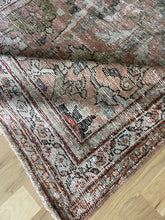 Load image into Gallery viewer, Vintage Runner 3’10.5” x 10’9”