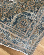 Load image into Gallery viewer, Antique Scatter Rug 4’5” x 6’4”