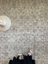 Load image into Gallery viewer, Vintage Turkish Area Rug 6’5” x 9’8”