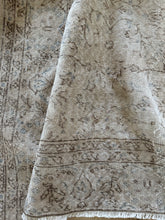 Load image into Gallery viewer, Vintage Turkish 6’11” x 9’9”