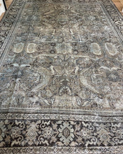 Load image into Gallery viewer, Antique Mahal 9’2” x 12’3”