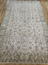 Load image into Gallery viewer, Vintage Turkish 5’6”x 9’4”
