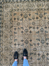 Load image into Gallery viewer, Vintage Turkish 6’1” x 9’8”