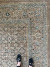 Load image into Gallery viewer, Vintage Mahal 9’ x 11’4”