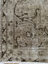 Load image into Gallery viewer, Vintage Kirman 7’9” x 10’4”