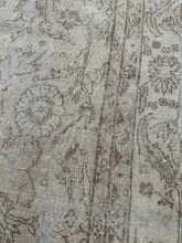 Load image into Gallery viewer, Vintage Turkish Rug