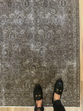 Load image into Gallery viewer, Vintage Medium Area Rug 6’ x 9’8”
