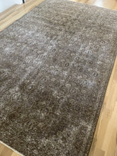 Load image into Gallery viewer, Vintage Medium Area Rug 6’ x 9’8”