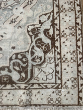 Load image into Gallery viewer, Vintage Persian Scatter Rug 4’2” x 5’7”