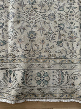 Load image into Gallery viewer, Vintage Turkish 6’5” x 10’1”