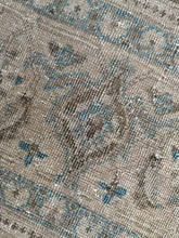 Load image into Gallery viewer, Antique Mahal 9’6” x 12’4”