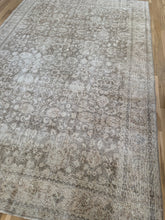 Load image into Gallery viewer, Vintage Turkish 6’4” x 9’6”